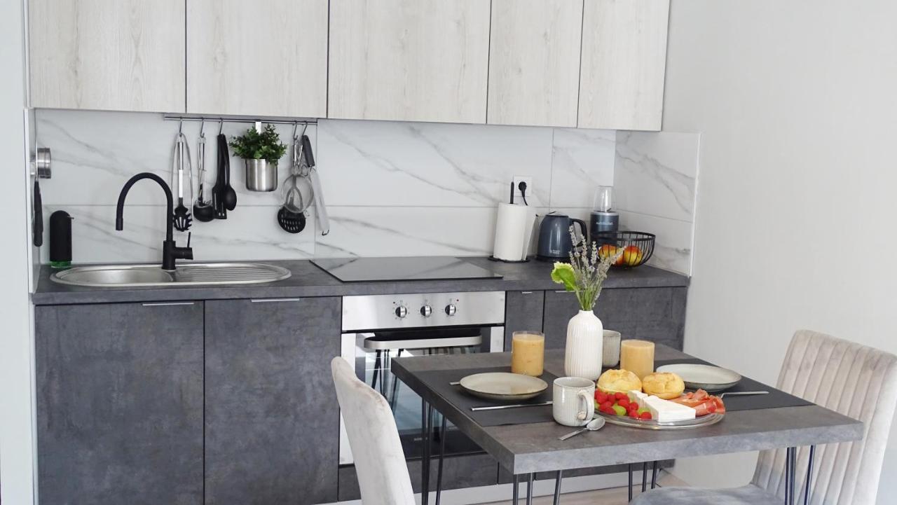 Petite Grey Apartment With Free Private Parking Загреб Екстериор снимка