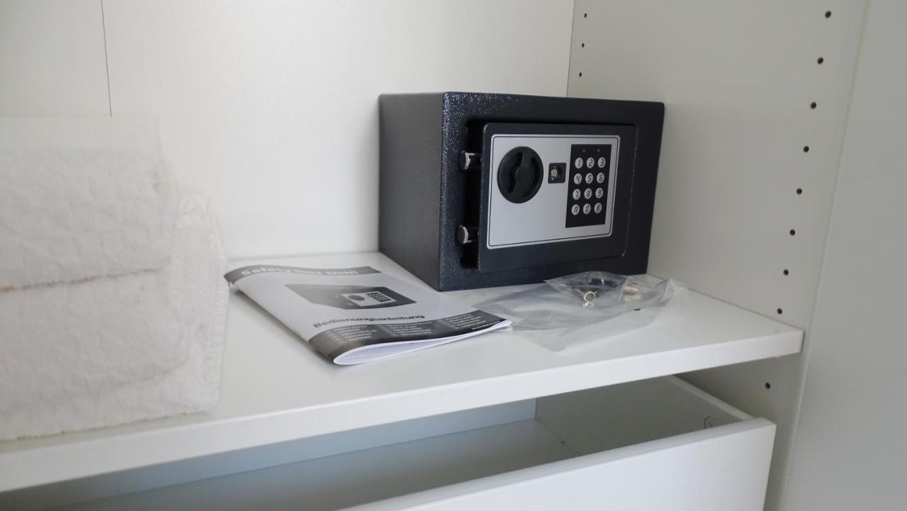 Petite Grey Apartment With Free Private Parking Загреб Екстериор снимка