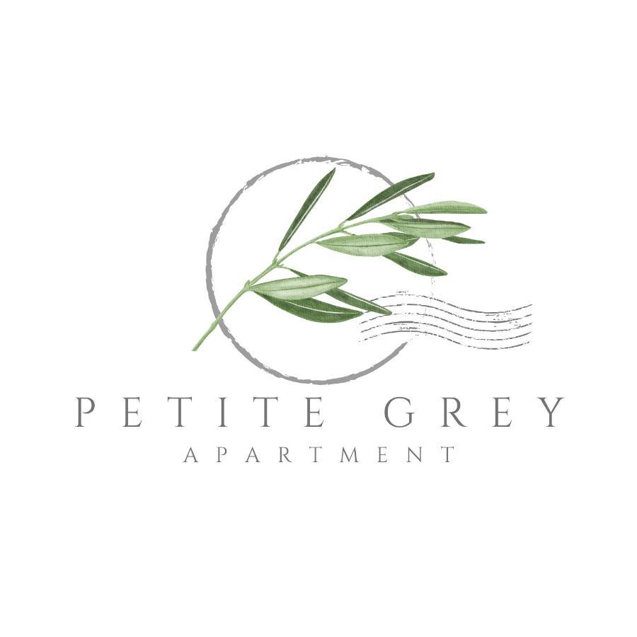 Petite Grey Apartment With Free Private Parking Загреб Екстериор снимка
