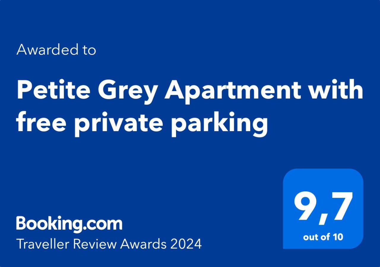 Petite Grey Apartment With Free Private Parking Загреб Екстериор снимка