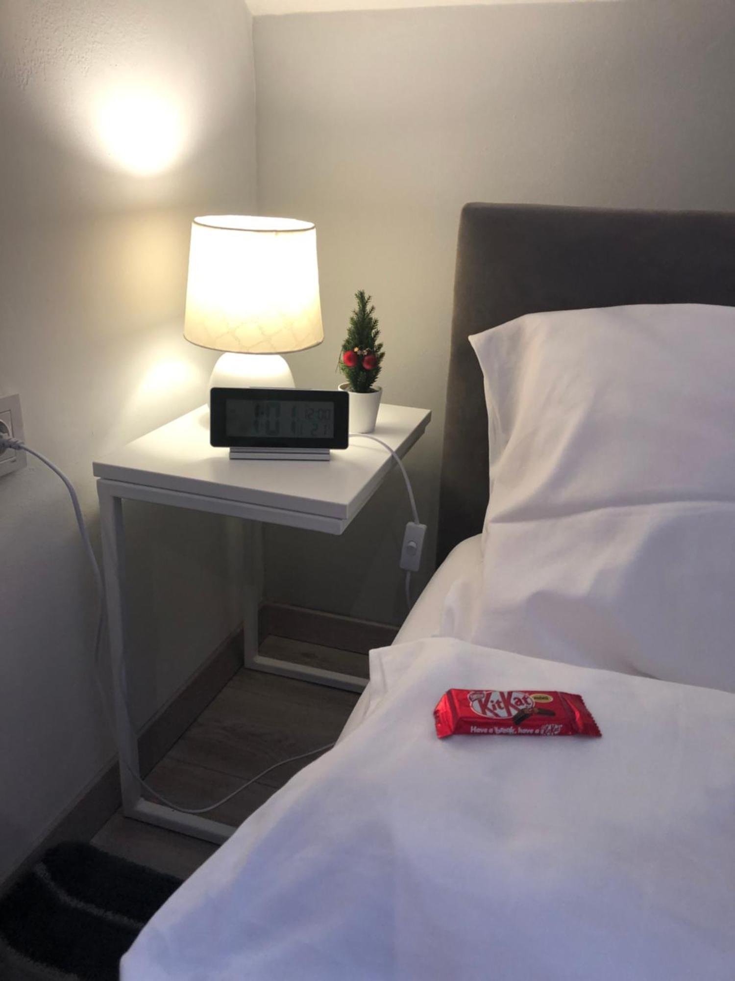 Petite Grey Apartment With Free Private Parking Загреб Екстериор снимка